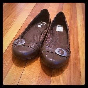 Brown flats w buckle / Dr Scholl's